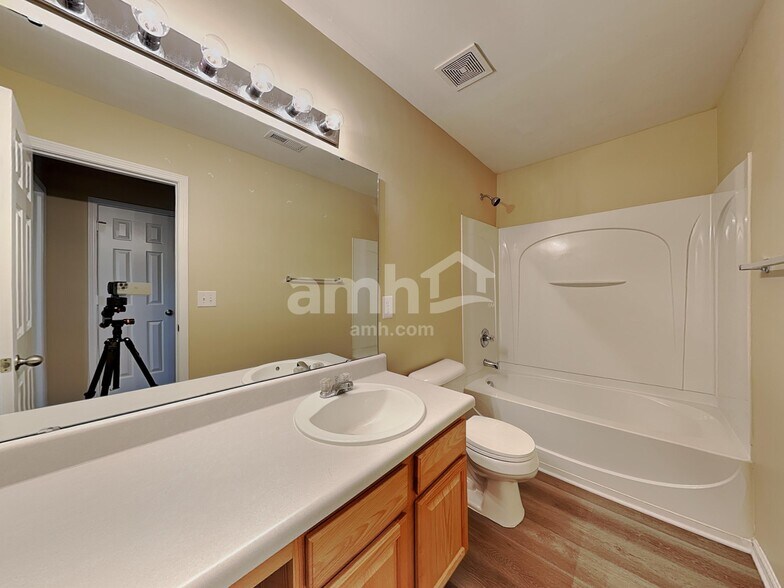 Building Photo - 342 Ashdale Dr