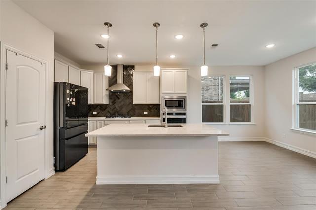 Building Photo - 714 Creekwater Ln