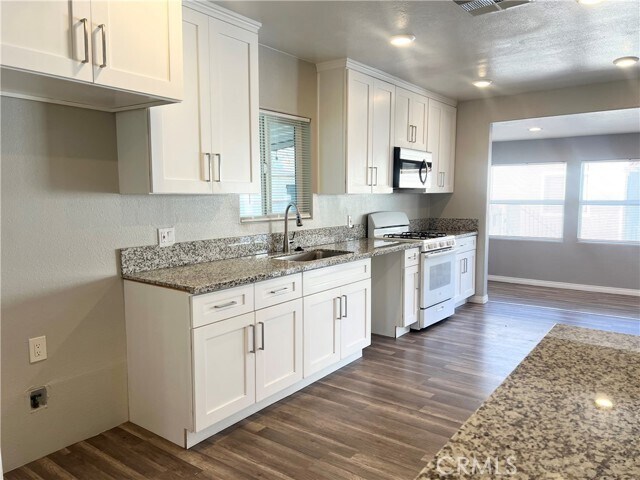 Building Photo - 732 Niles St