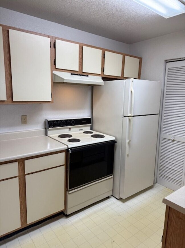 Building Photo - Lexington Place - 0234