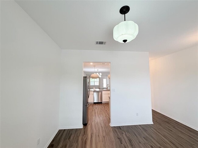 Building Photo - 928 Legends Ln