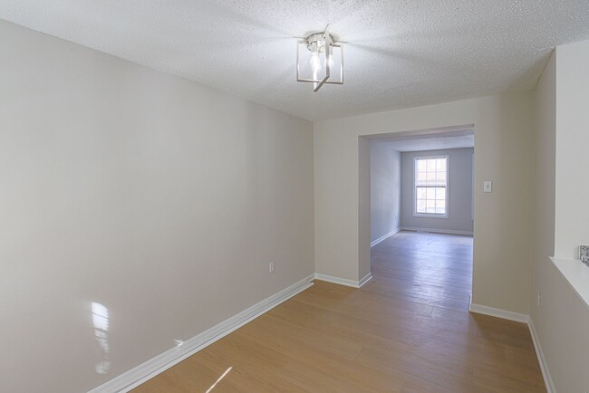 Building Photo - JUST RENOVATED Huge 3 bedroom 3 bathroom t...