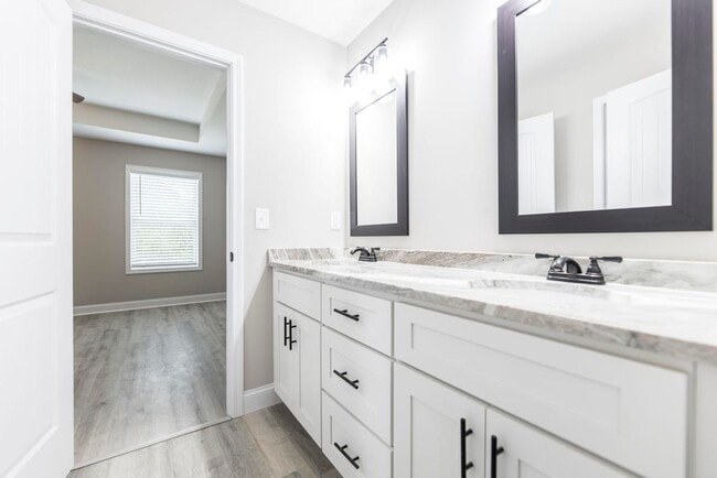 Building Photo - 316 Beau Claire Cir