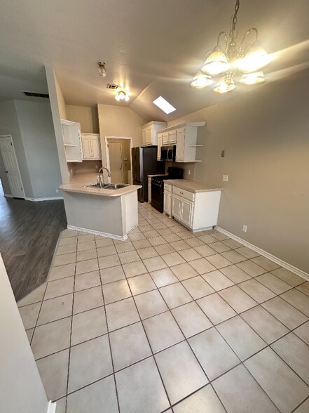 Building Photo - 412 McDonald Dr