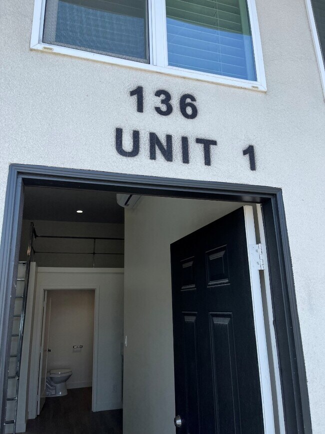Primary Photo - Modern, Large Studio with A/C & High Ceili...