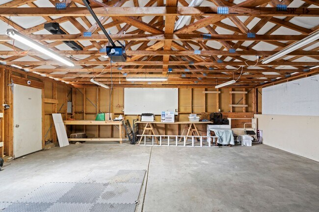 Building Photo - 206 W Waverly Pl