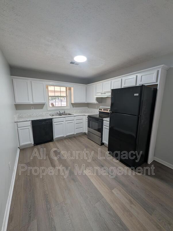 Building Photo - 3321 Southridge Dr