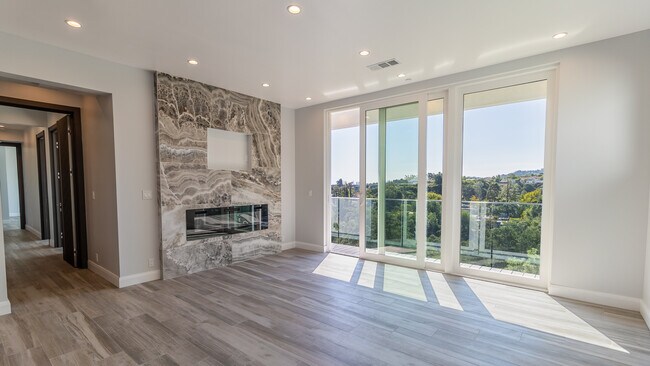 Building Photo - 3836 Westfall Dr