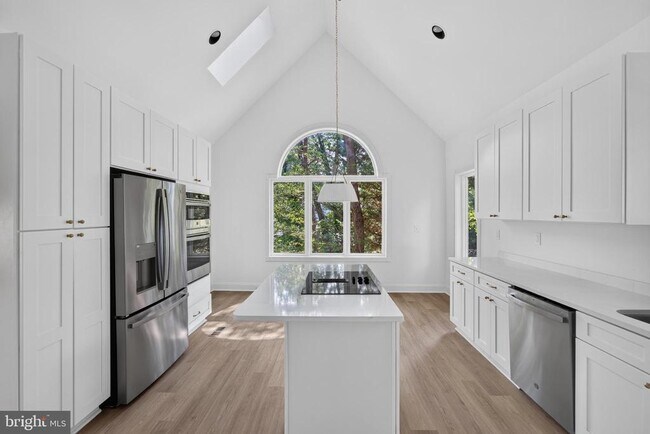 Building Photo - 221 Spring Race Ct