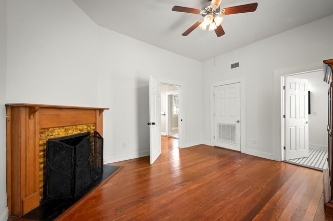 Building Photo - Charming 4 Bedroom 3 Bathroom Historical H...