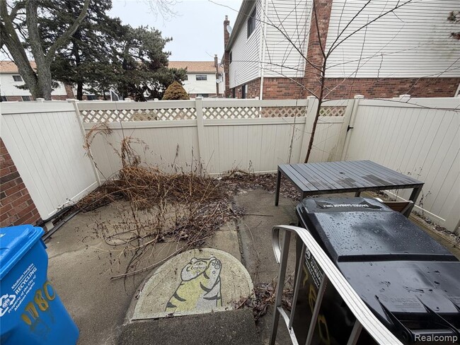 Building Photo - 1780 E Thirteen Mile Rd