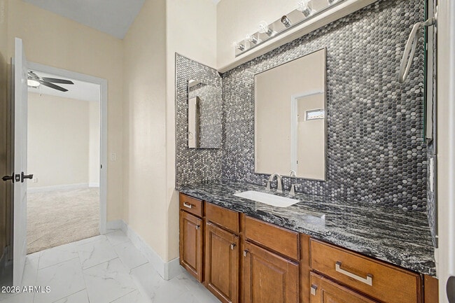Building Photo - 2737 W Glenhaven Dr