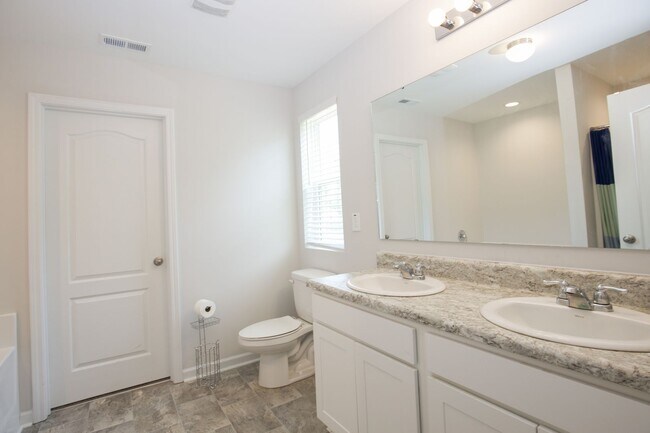 Building Photo - Coming up soon!!!!Centric beautiful proper...