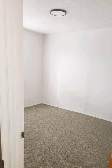 Building Photo - 516 Lewis Ave SE