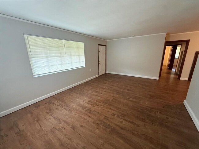 Building Photo - 2210 Ellen Dr