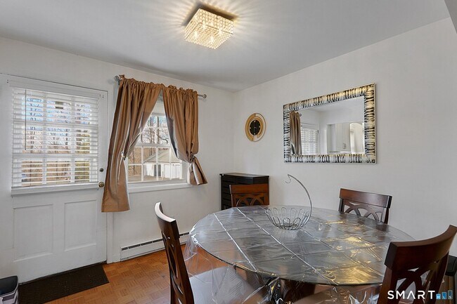 Building Photo - 44 Garden St