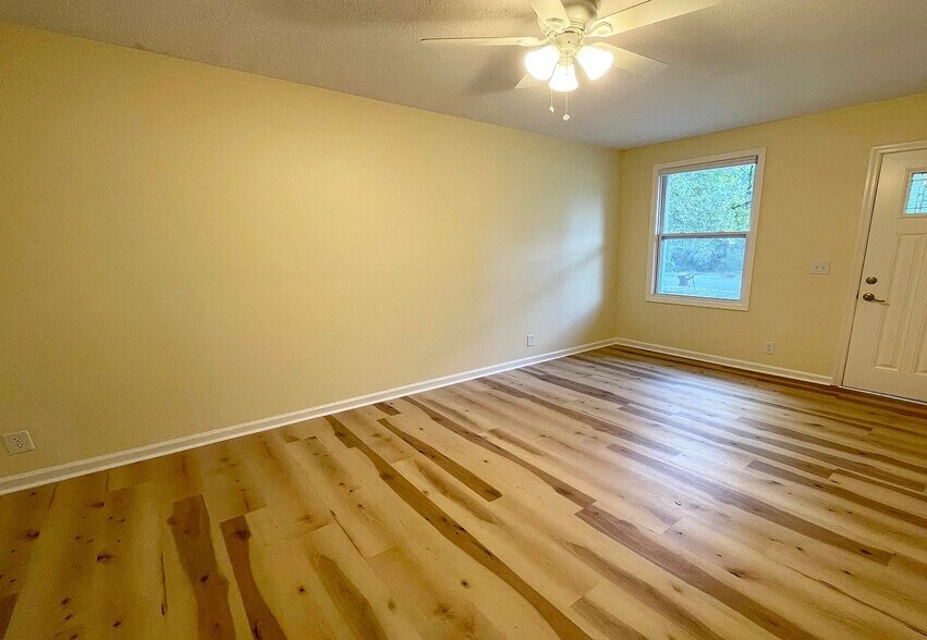 Building Photo - 4001 Lawing Dr