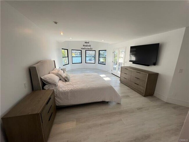 Building Photo - Stunning Lakefront Retreat in Gated Canyon...