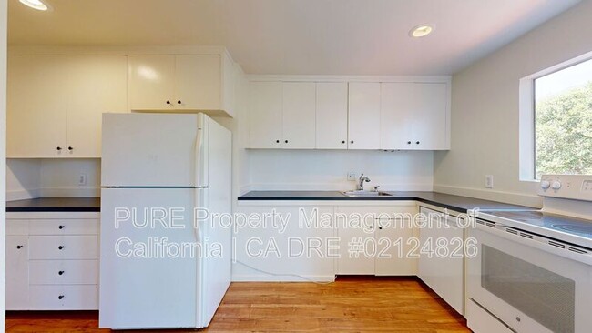 Building Photo - 236 San Carlos Ave