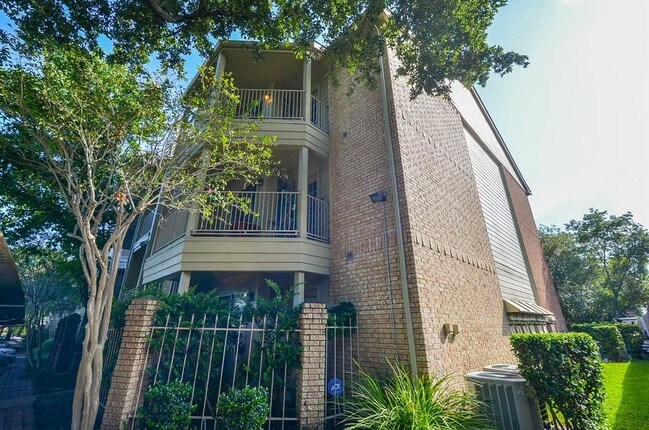 Building Photo - 11201 Lynbrook Dr