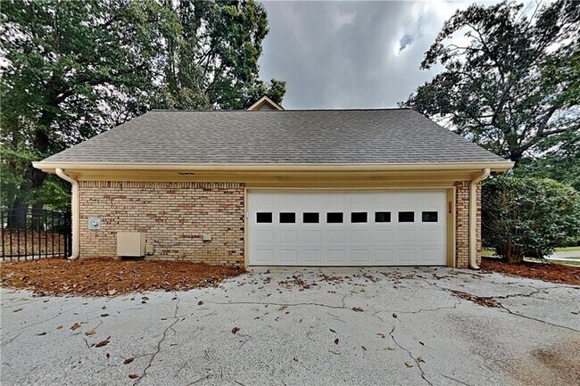 Building Photo - 1844 Skyland Glen Dr