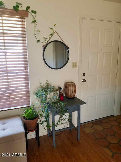 Building Photo - 7 N Fir St