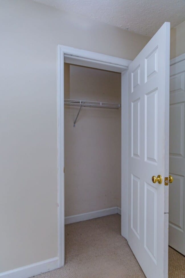 Building Photo - New Listing!