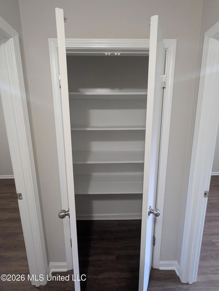 Building Photo - 2628 Hillcrest Dr