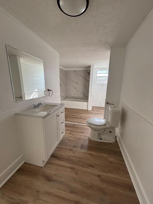 Building Photo - 1301 S Scullin Ave