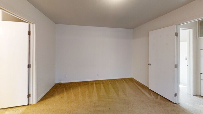 Building Photo - 1520 N Austin