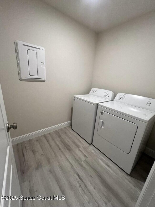 Building Photo - 960 Happiness Ave SW