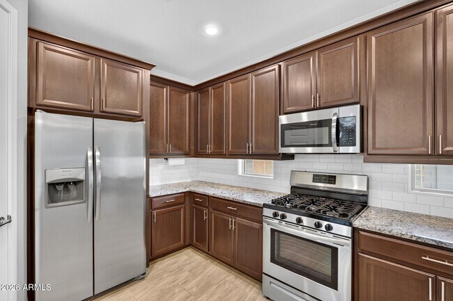 Building Photo - 261 Pinnacle Ridge Dr