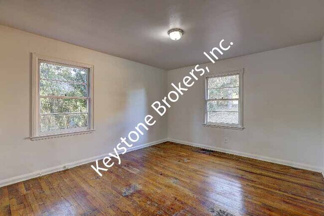 Building Photo - 1752 Upper River Rd