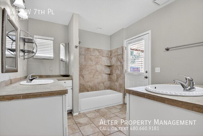 Building Photo - 1413 W 7th Pl