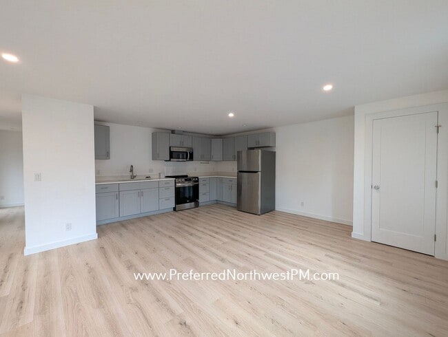 Building Photo - Modern 1 Bedroom Unit With Utilities and WiFi Included