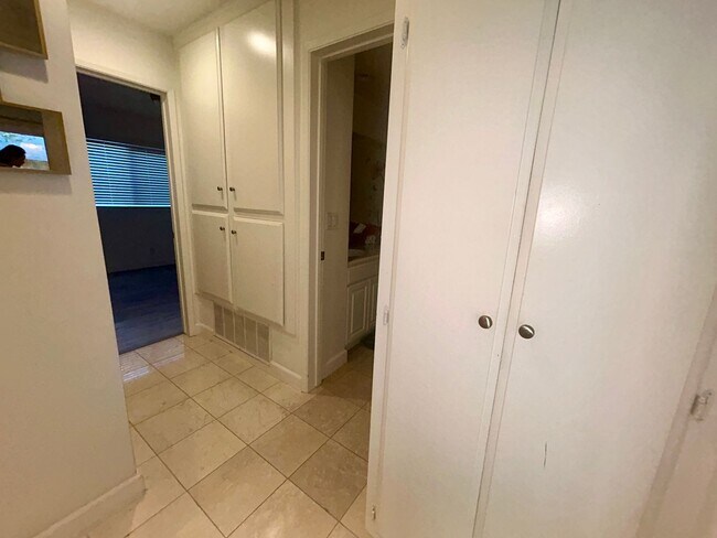 Building Photo - Beautiful Fully Furnished 4Bed/2Bath Home for Rent