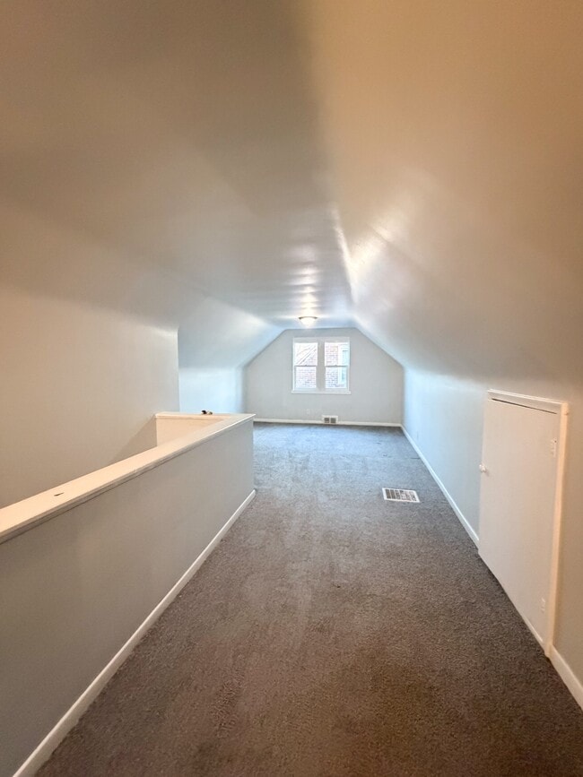 Building Photo - 9220 Mansfield St
