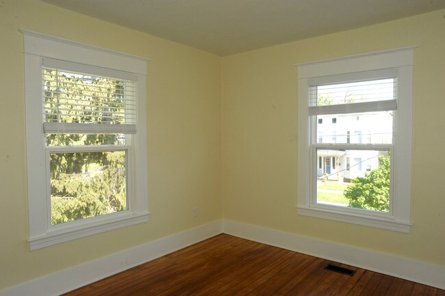 Building Photo - 1136 Sibley St NW