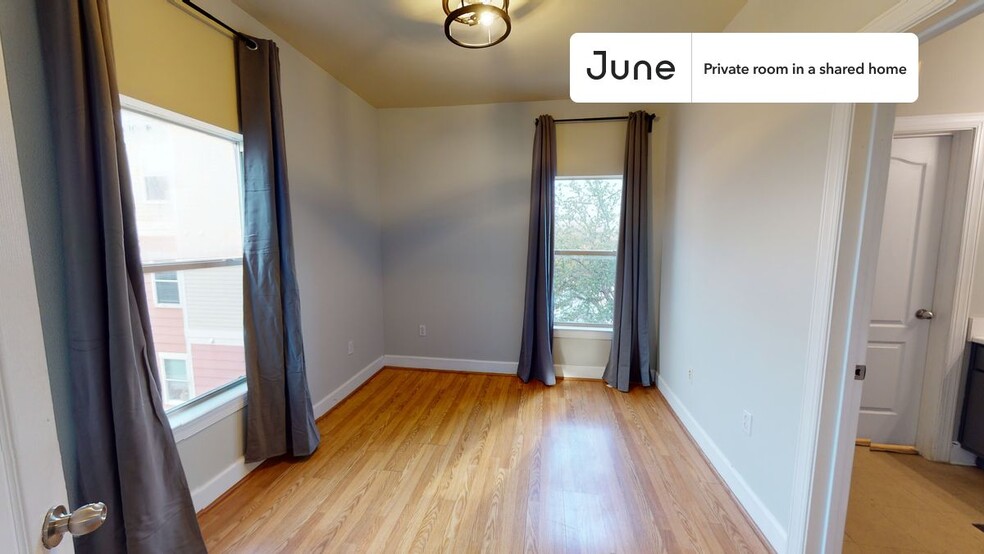 Building Photo - Private bedroom in 4 bed/4 bath Home