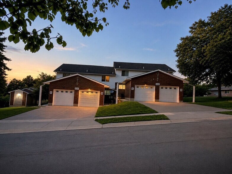 Building Photo - 220 Ewing Dr