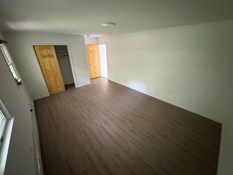 Building Photo - 90 Quaker Path