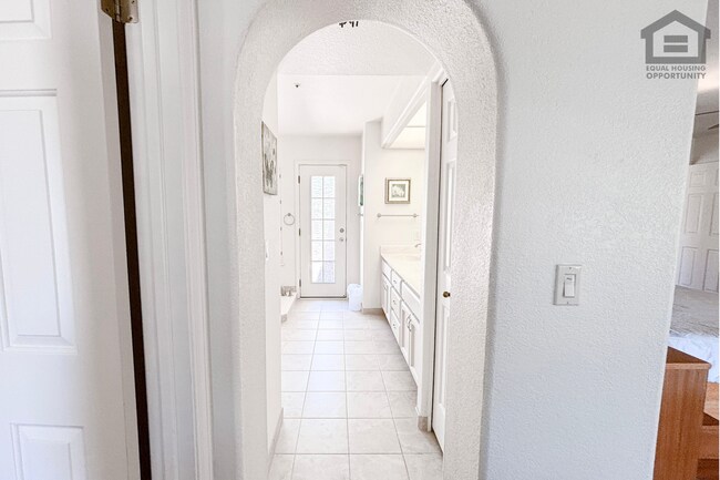 Building Photo - 3Bed/2Bath Furnished Home w/Stunning Backyard! Ready for Immediate Move-In! – POOL!