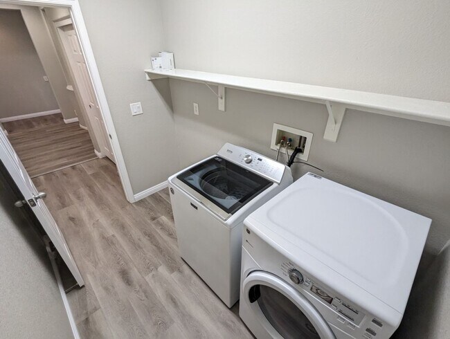 Building Photo - 2782 Lochleven Way