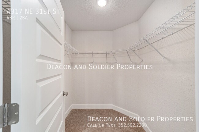 Building Photo - 4317 NE 31st St