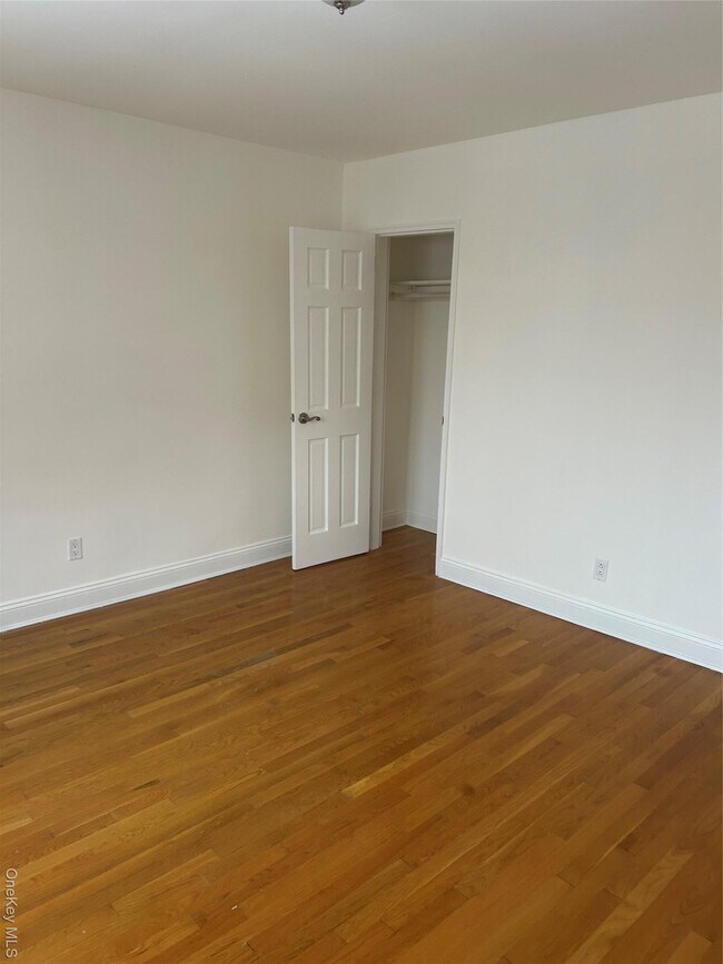 Building Photo - 15 Schenck Ave