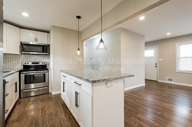 Building Photo - 5362 Montezuma Dr