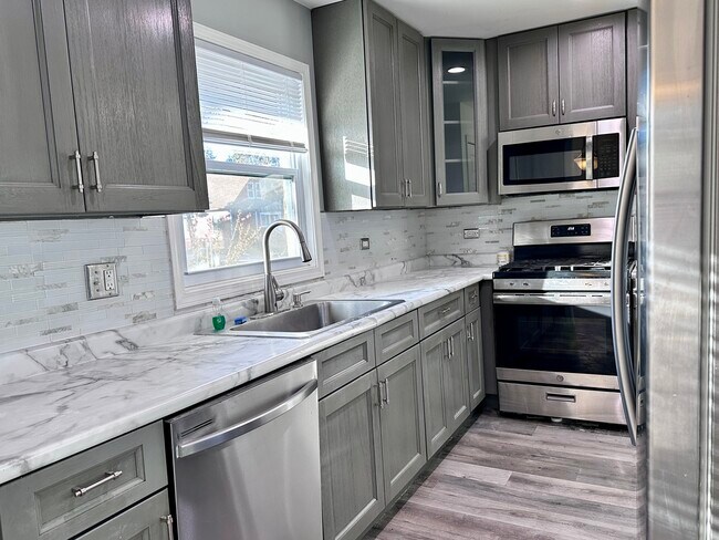 Building Photo - 1125 Wadsworth Ave