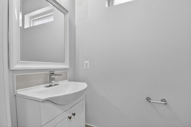 Building Photo - Spacious New Build in Quiet Silver Spring - Available Now