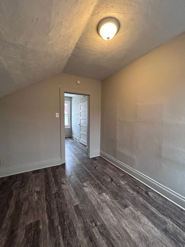 Building Photo - vin4033