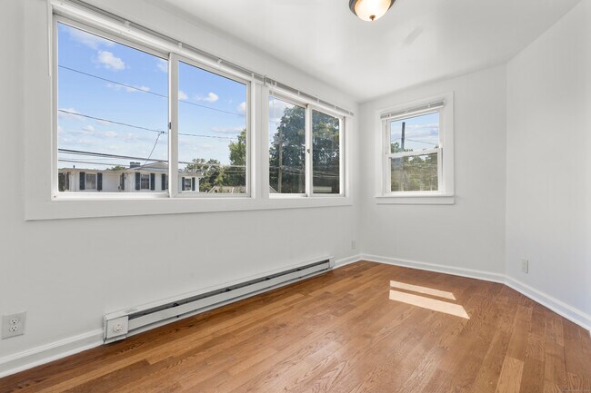Building Photo - 768 Stratford Ave